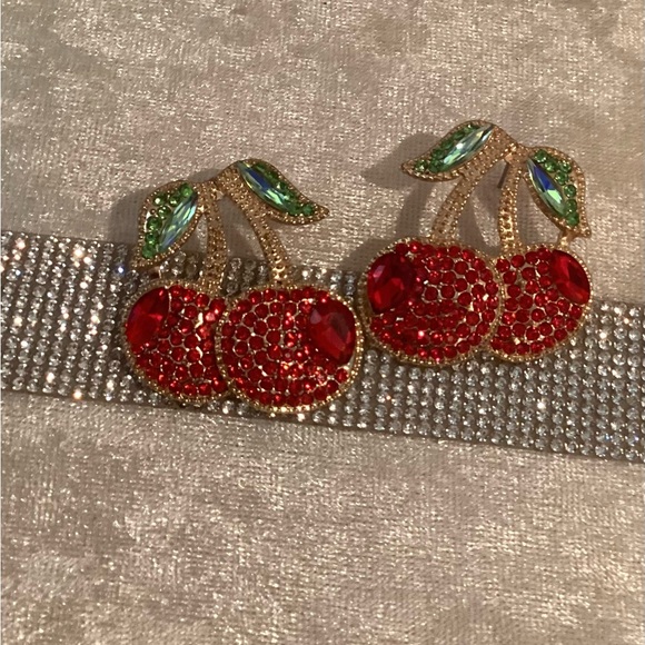 Beautiful handcrafted earrings so pretty - Picture 2 of 2